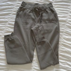 NWOT Lululemon on the fly jogger